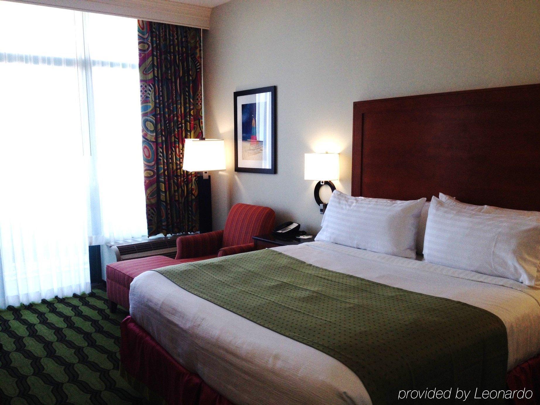 Va Beach-oceanside 21st St By Ihg Station touristique